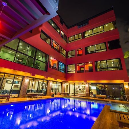 Thongtara House Boutique Srinakarin Hotell Bangkok Exteriör bild