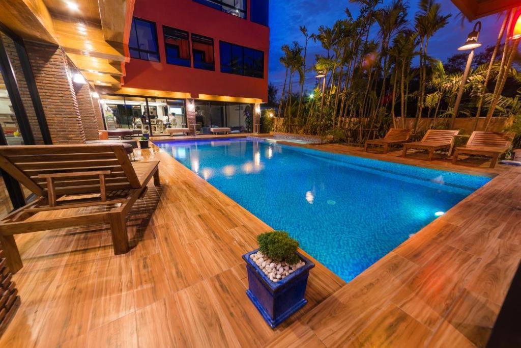 Thongtara House Boutique Srinakarin Hotell Bangkok Exteriör bild