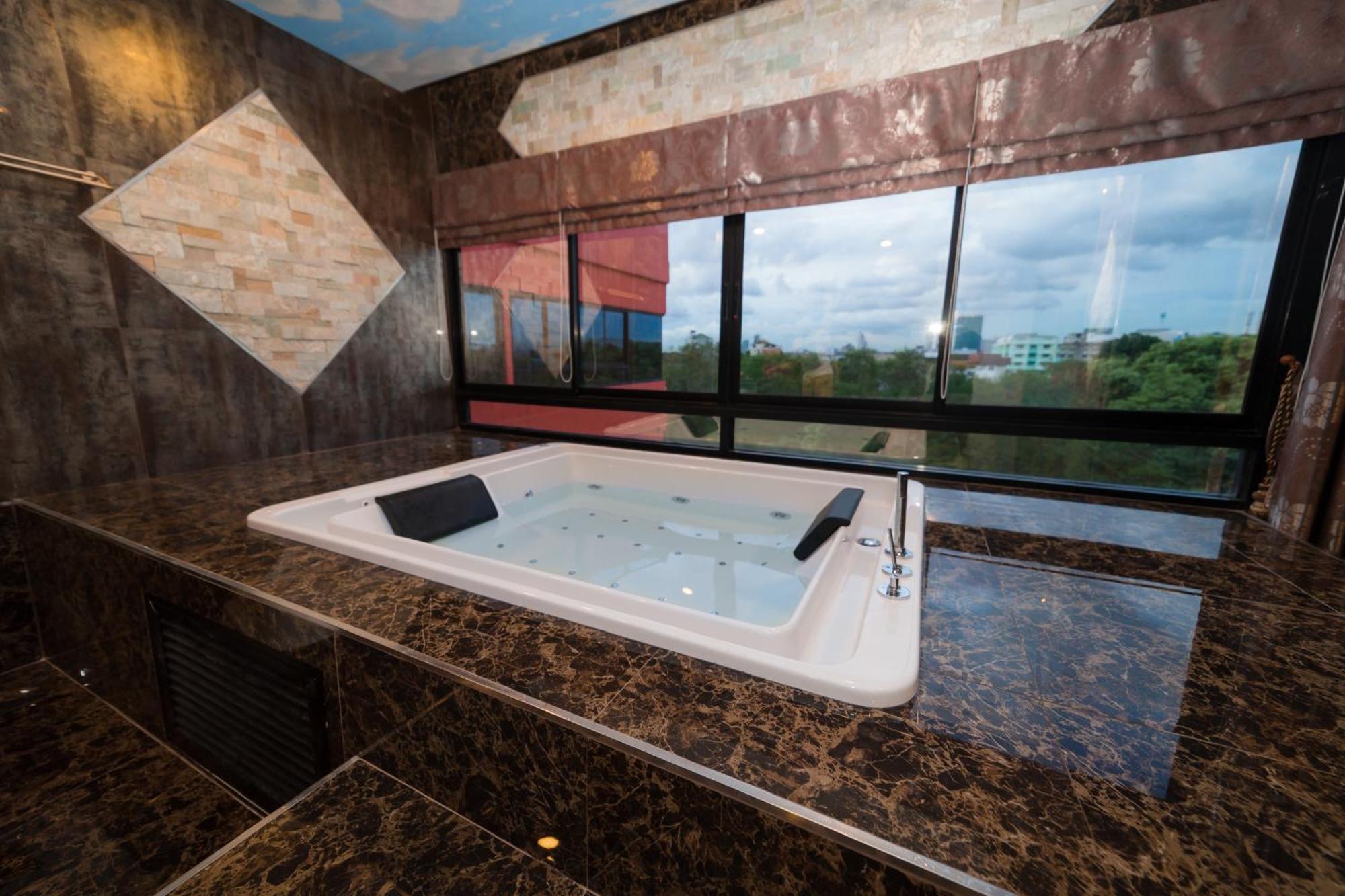 Thongtara House Boutique Srinakarin Hotell Bangkok Rum bild
