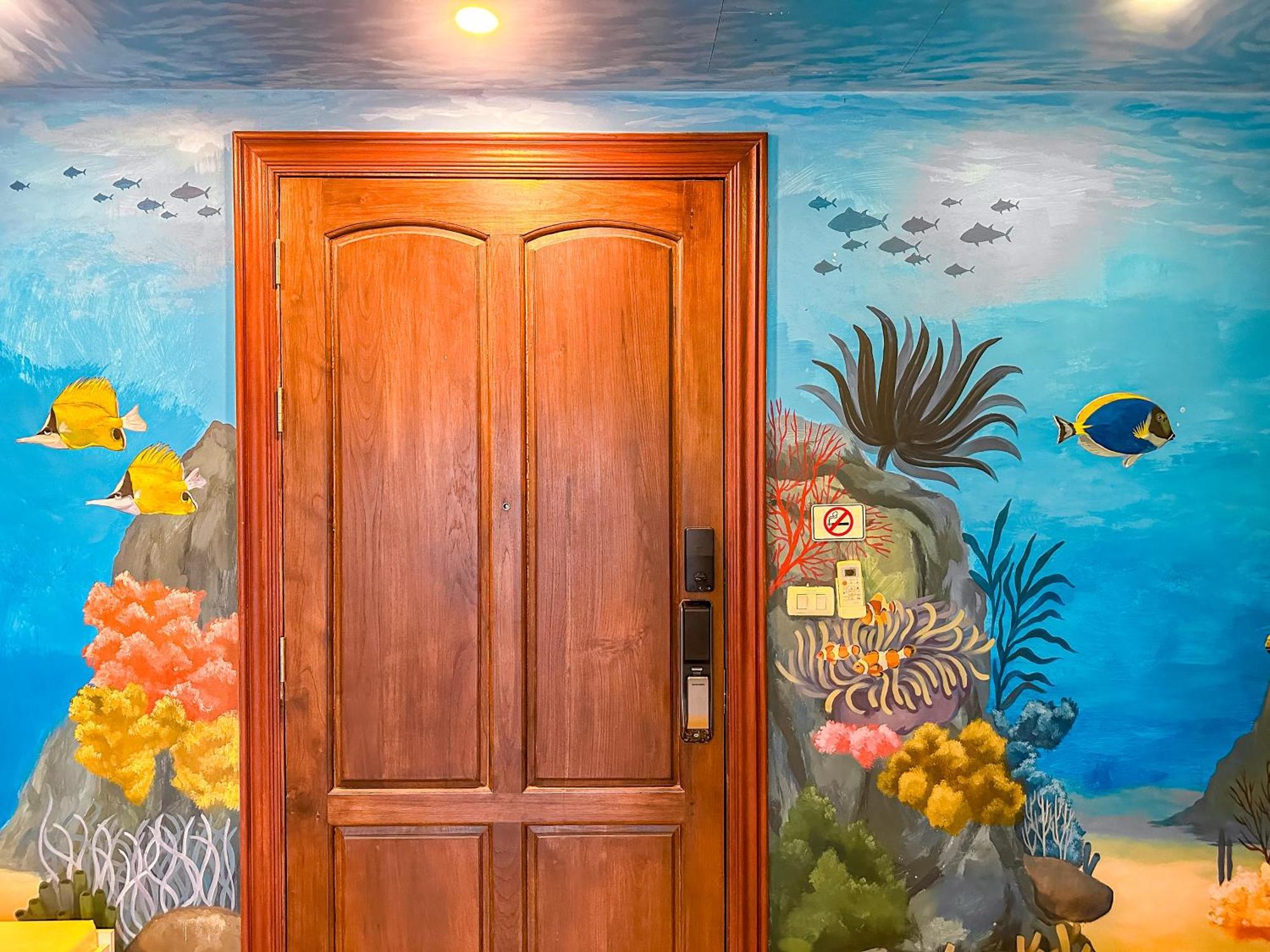 Thongtara House Boutique Srinakarin Hotell Bangkok Exteriör bild