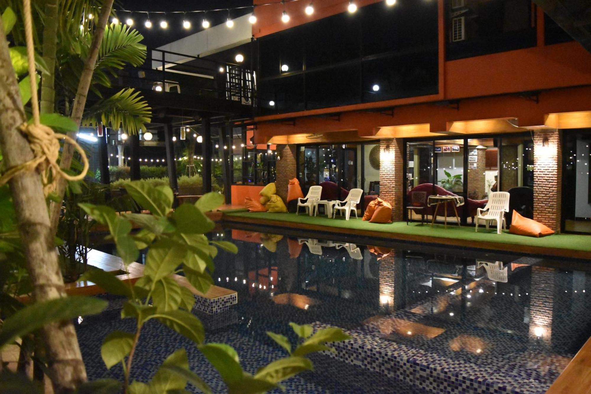 Thongtara House Boutique Srinakarin Hotell Bangkok Exteriör bild
