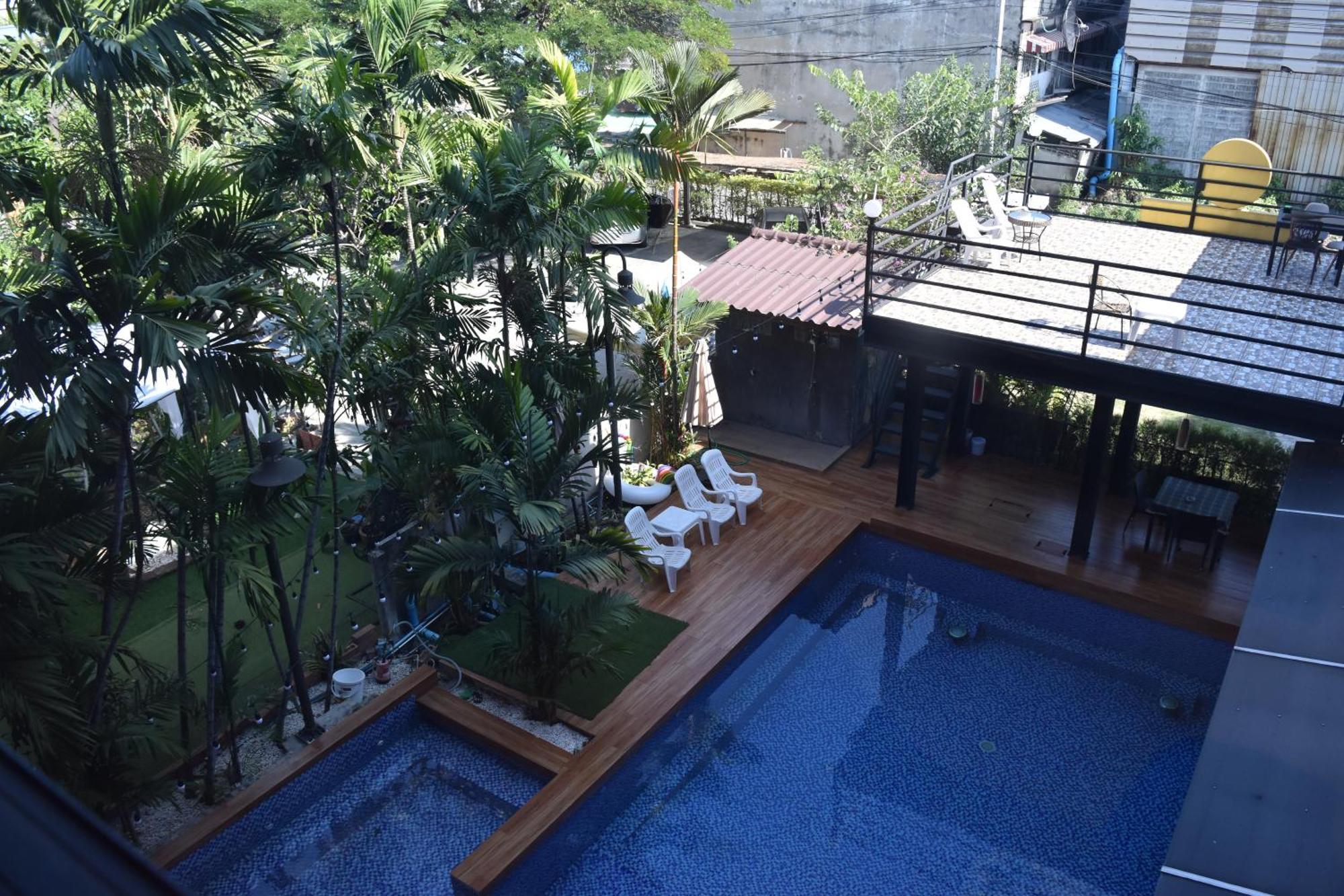 Thongtara House Boutique Srinakarin Hotell Bangkok Exteriör bild