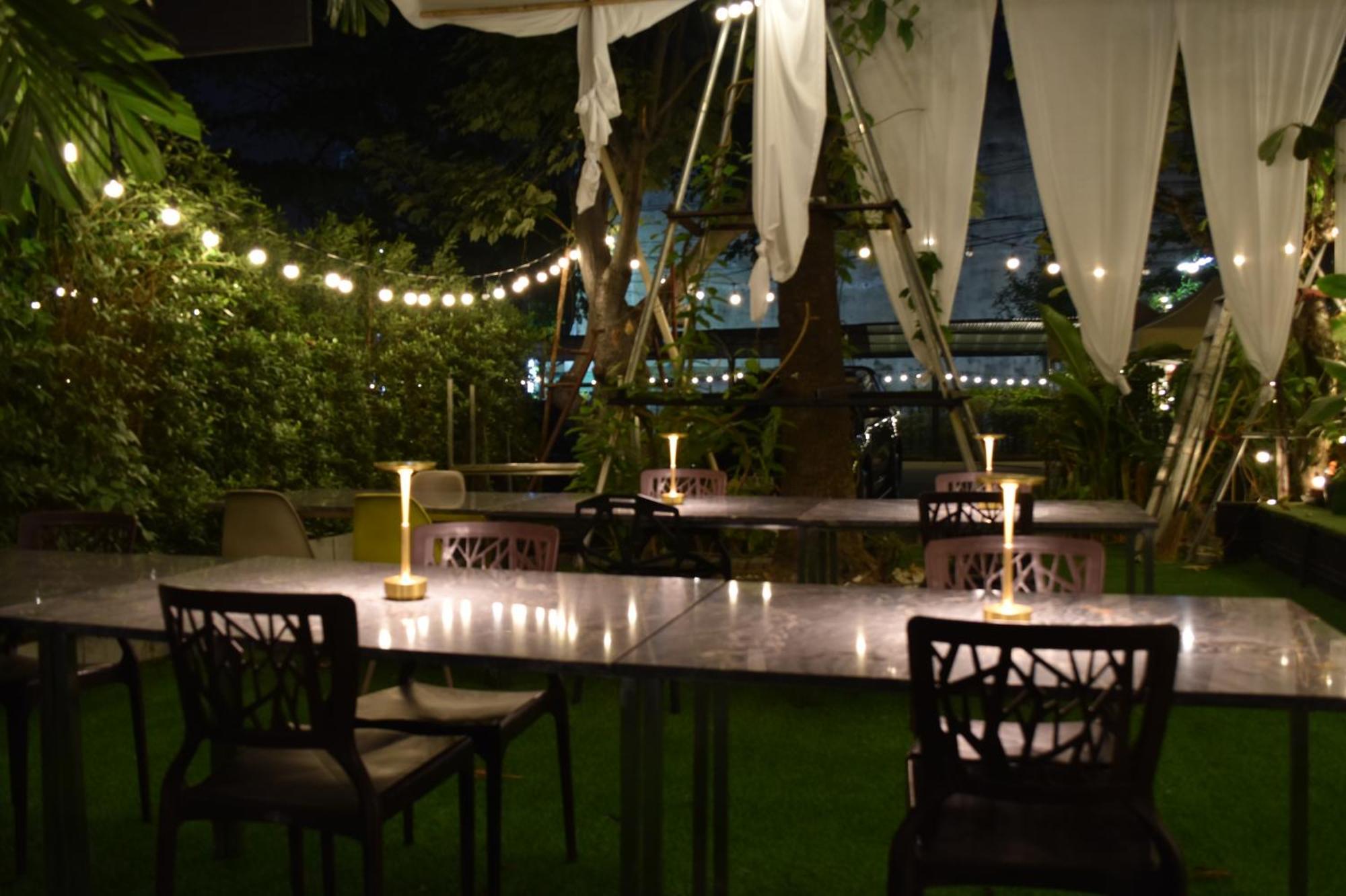 Thongtara House Boutique Srinakarin Hotell Bangkok Exteriör bild