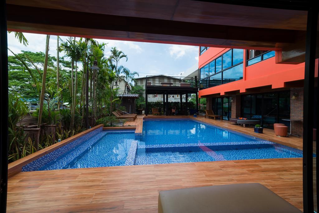 Thongtara House Boutique Srinakarin Hotell Bangkok Exteriör bild