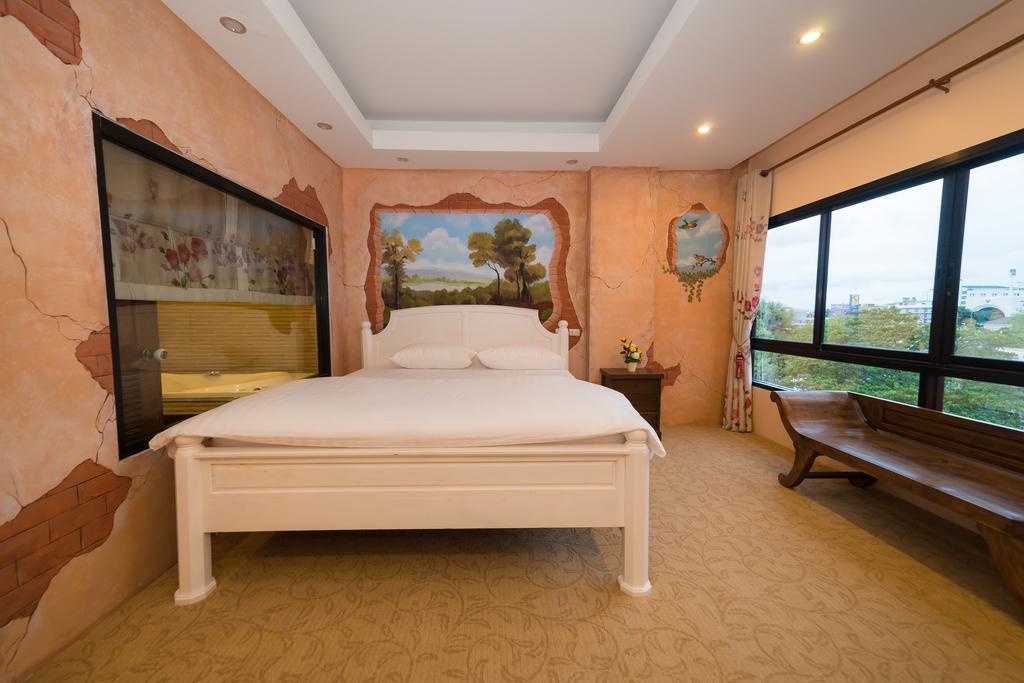 Thongtara House Boutique Srinakarin Hotell Bangkok Rum bild